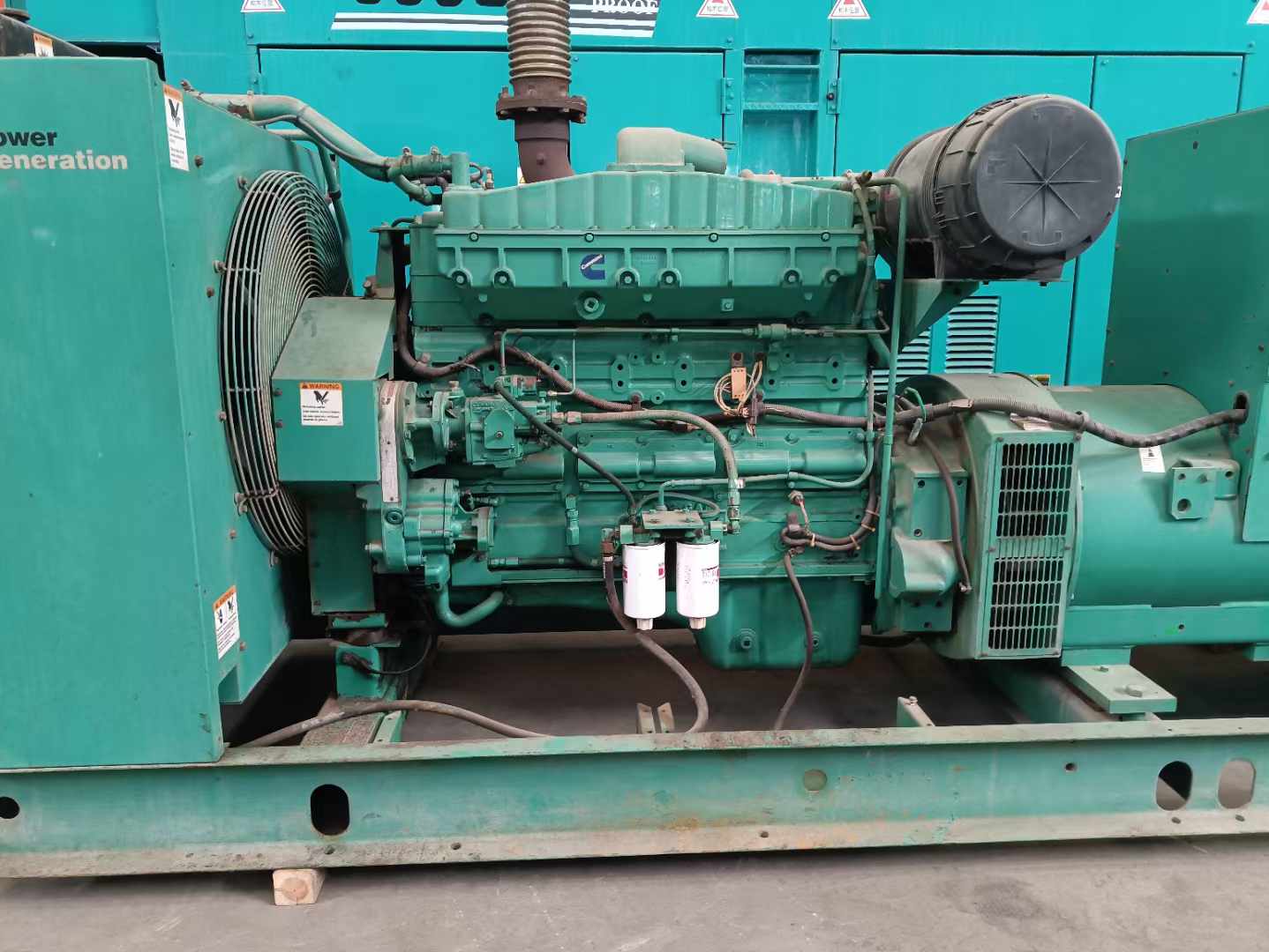 八步过载会对 600kW 柴油发电机组造成哪些损害？